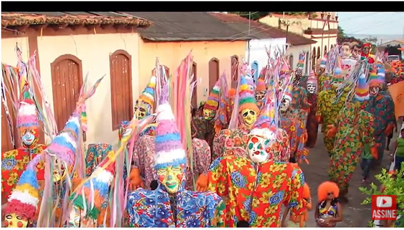 VÍDEO: Carnaval e Óbidos, uma festa boa. Carnaval no rio... No rio Amazonas