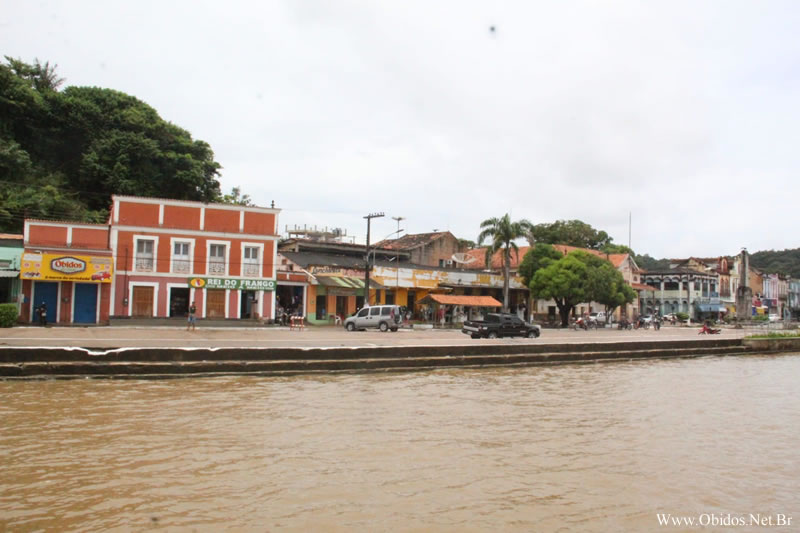 O nível do Rio Amazonas em Óbidos ultrapassa a cota de alerta que é 7,20 metros
