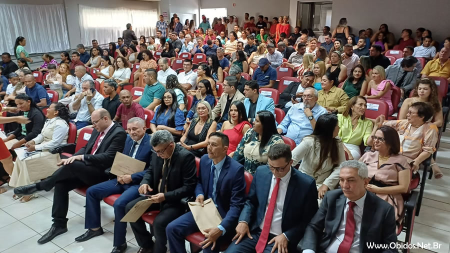 Em Óbidos, Prefeito, Vice e Vereadores tomam posse para o mandato 2025-2028