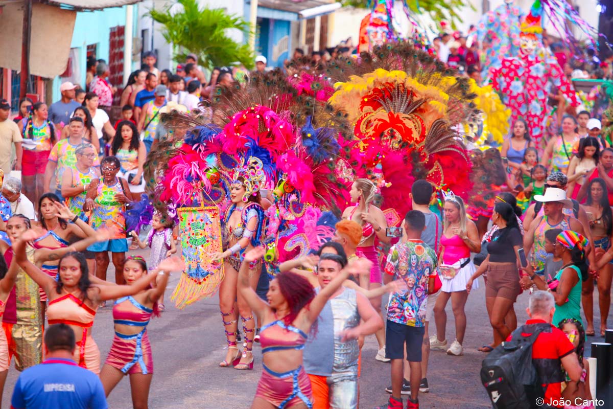 Vai ou Raxa abre o Carnapauxis 2026 com o tema “A Terra do Mascarado Fobó”