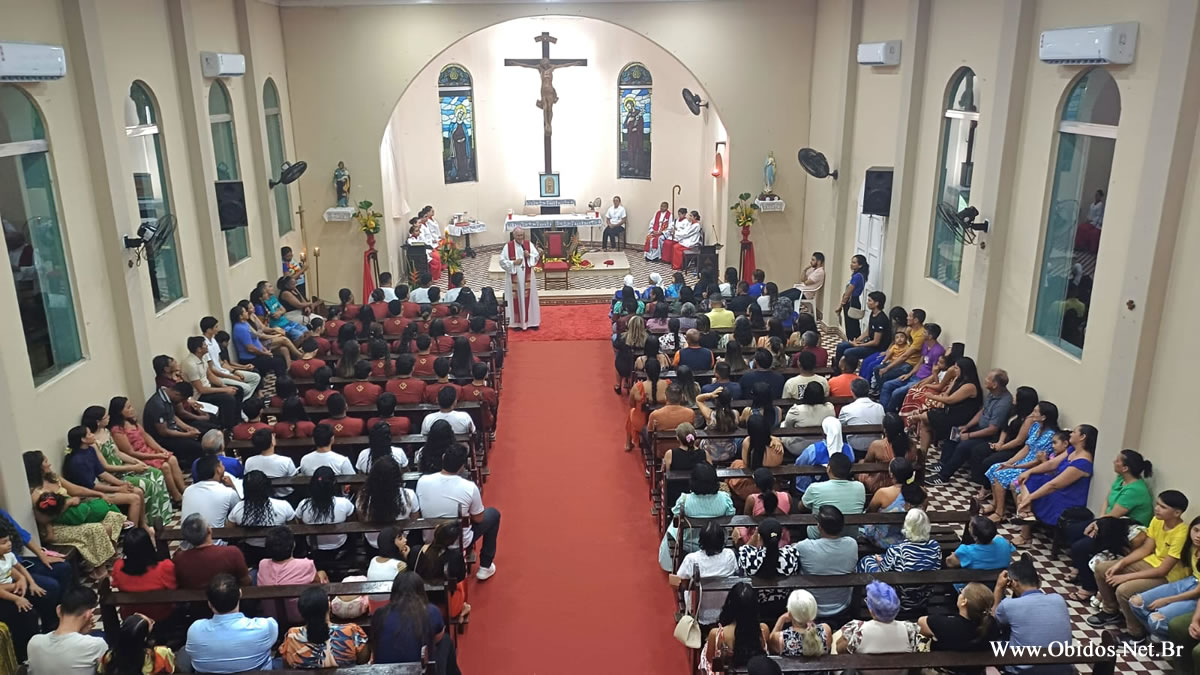ÓBIDOS: 116 jovens das comunidades de Lourdes e Sagrado Coração de Jesus recebem o Sacramento da Crisma