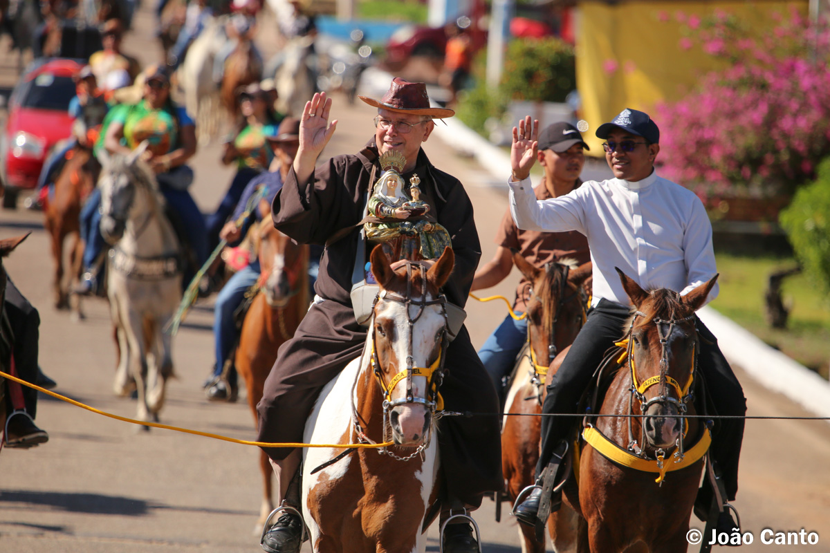 Cavalgada em homenagem a Sant’Ana reúne fiéis e mantém viva a tradição em Óbidos