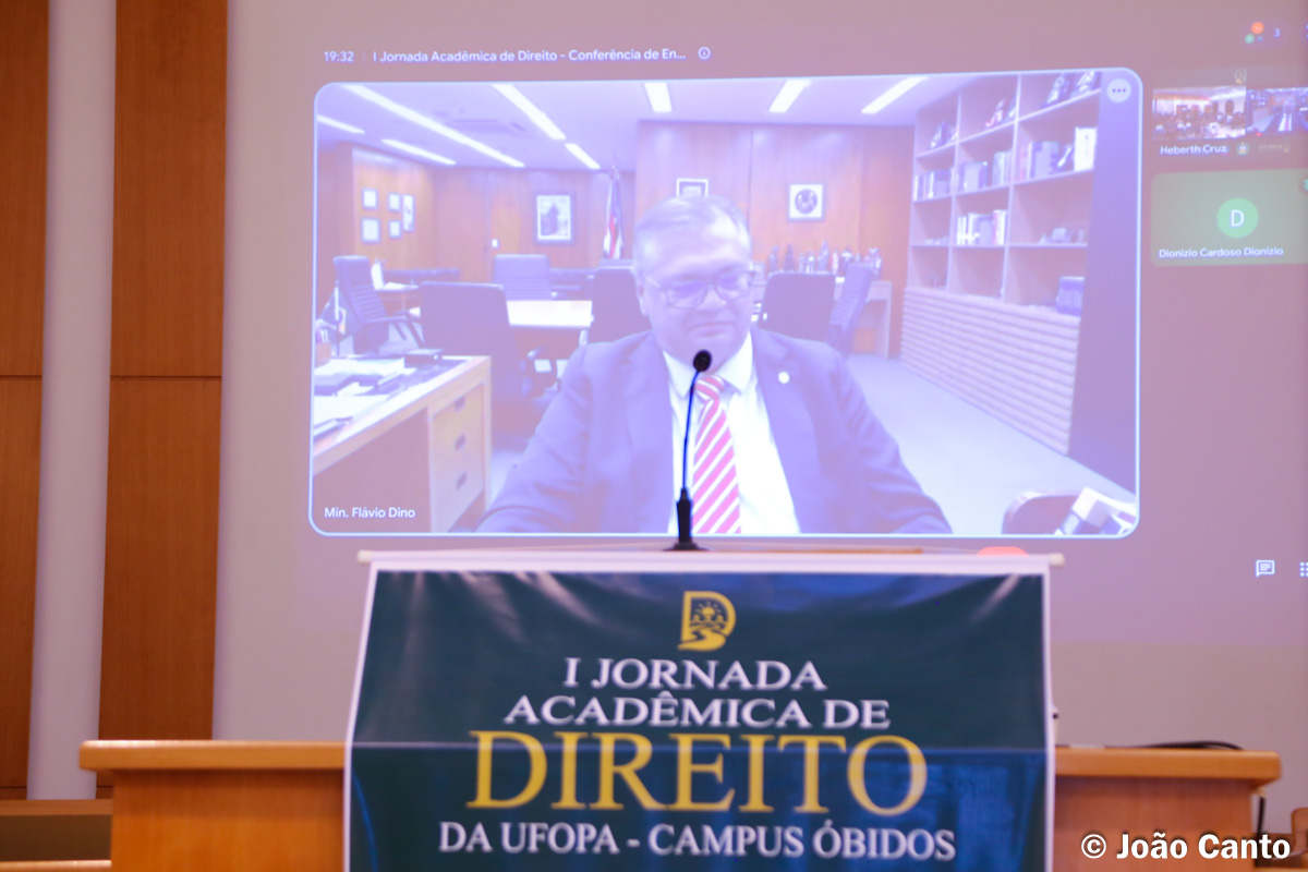 Conferência do ministro do STF Flávio Dino encerra I Jornada Acadêmica de Direito da UFOPA em Óbidos
